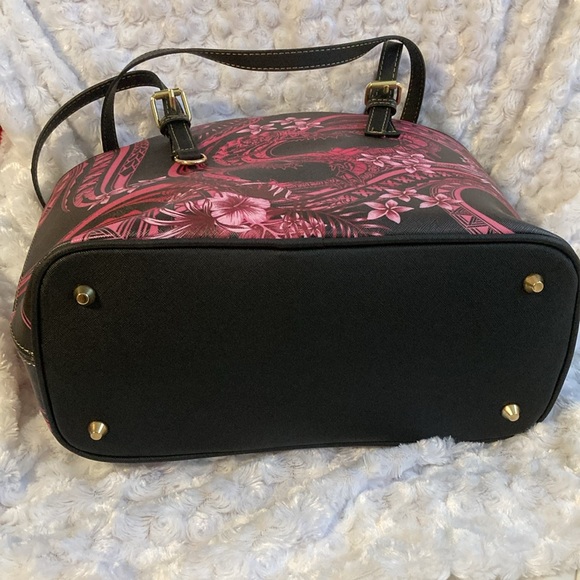 Tribal print bag with hearts and flowers. Gold hardware. Adjustable straps. - Picture 4 of 6